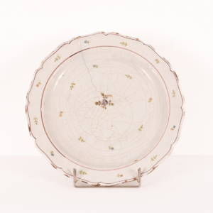 GRANDE PIATTO IN MAIOLICA - EPOCA FINE 700
